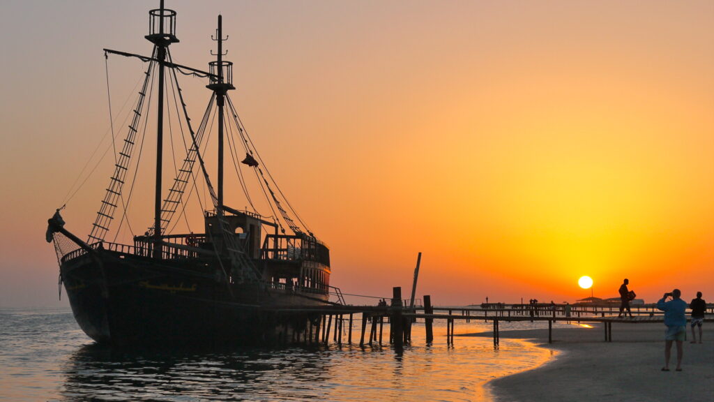 bateau pirate de djerba l'ile des flamand rose