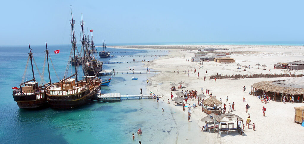 Balade en mère sur Bateau Pirate - Djerba Excursion