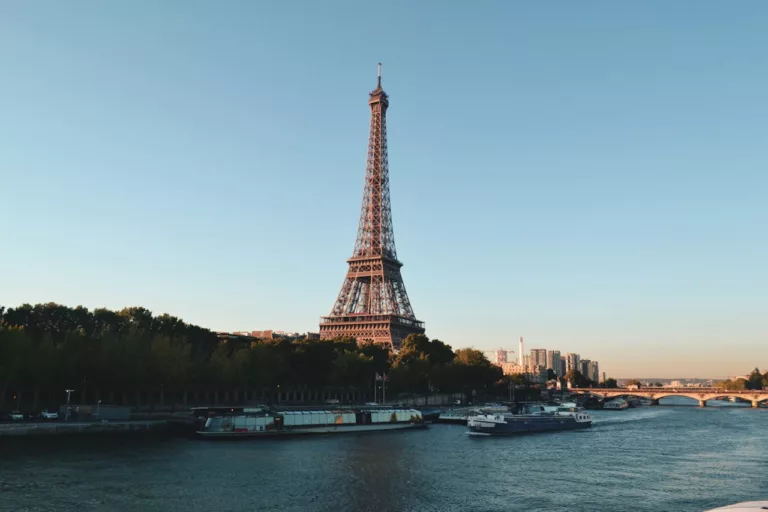 Paris, la Ville Lumière